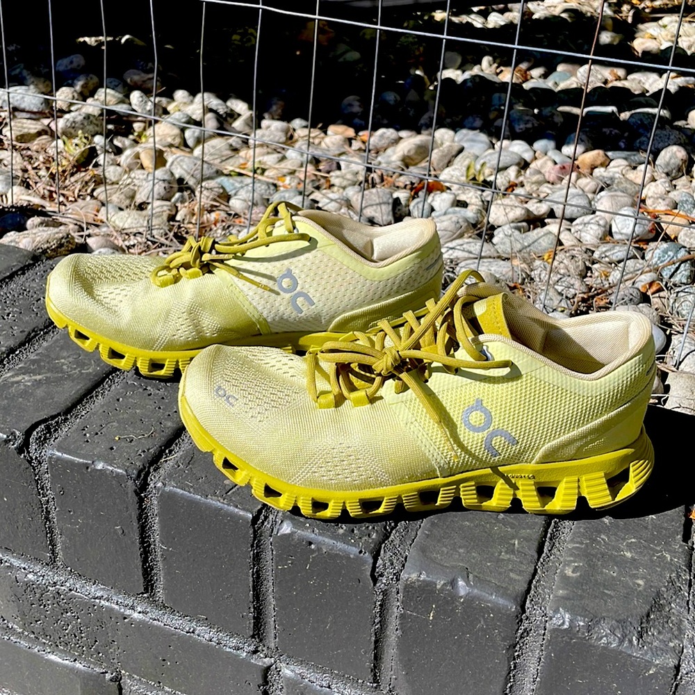 Worn once cloud x size 6